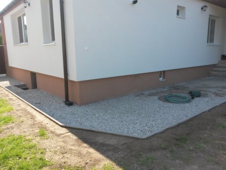 Dokončenie prvej vrstvy zásypu